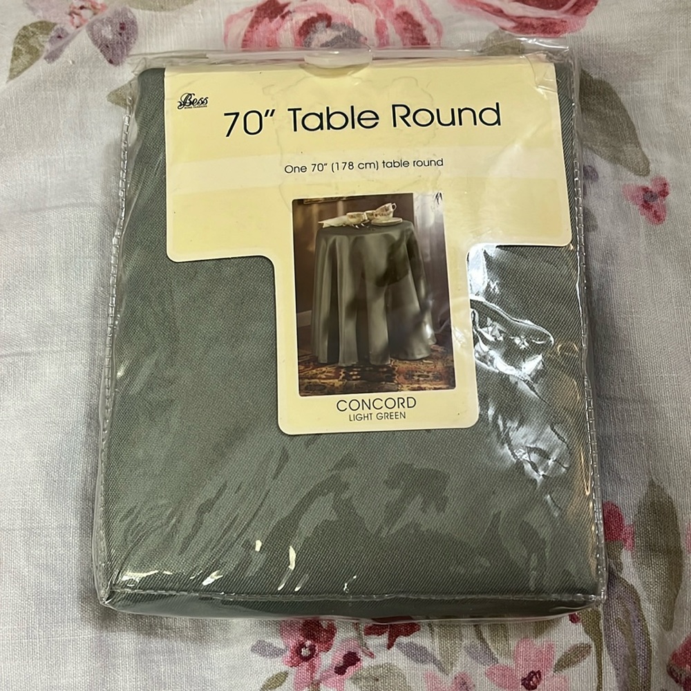 Bess 70 inch round table cloth